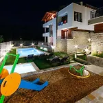 Twin House Ogneanovo
