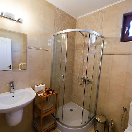 Pensión Twin House 3*