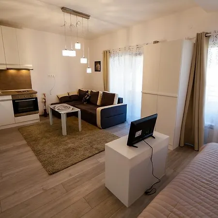 Twin House 3*