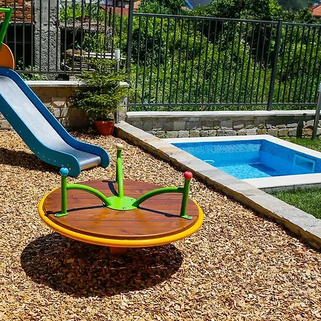 招待所 亭豪斯度假屋 奥格尼亚诺沃