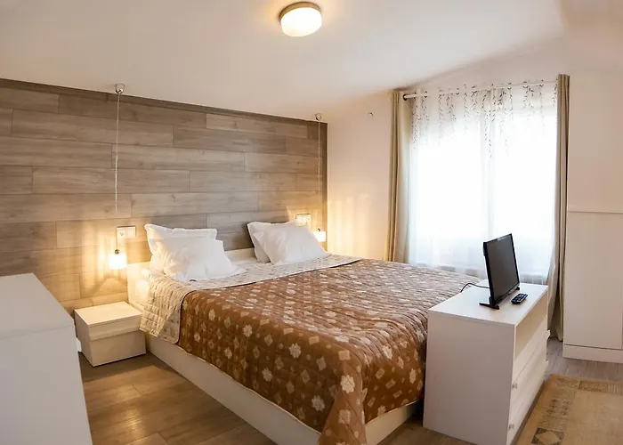 בית הארחה Twin House 3*