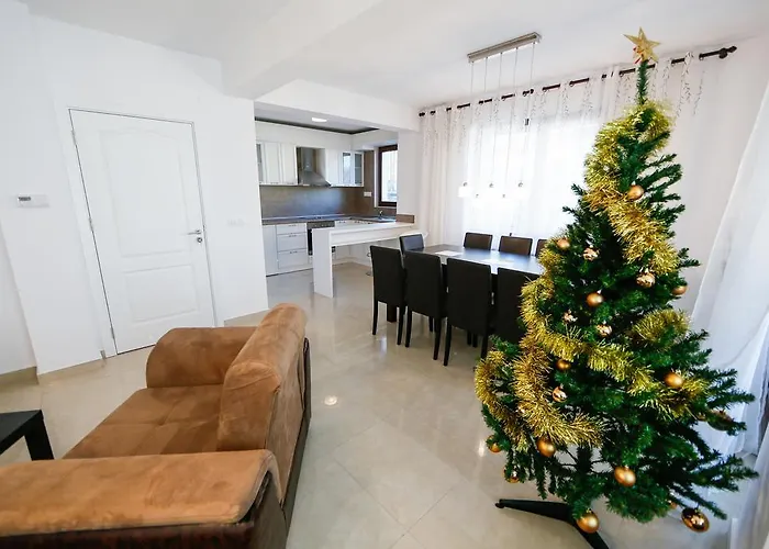 Twin House Pensjonat 3*