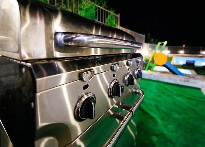 בית הארחה Twin House 3*