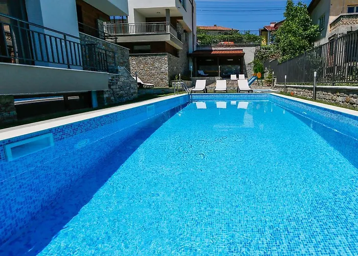 Twin House אוגניאנובו